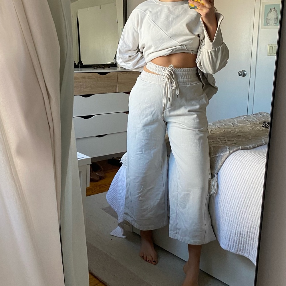 The Source Unknown Store Sweatsuit - image 5